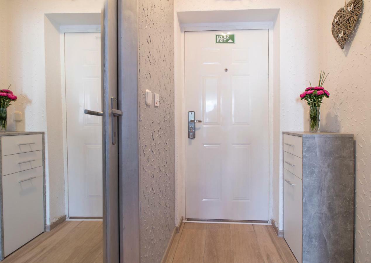 Apartman Ante Vinkovci Exterior foto